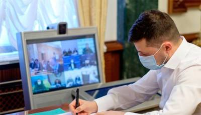 Владимир Зеленский - Зеленский подписал два ключевых для судебной реформы закона - bin.ua - Украина