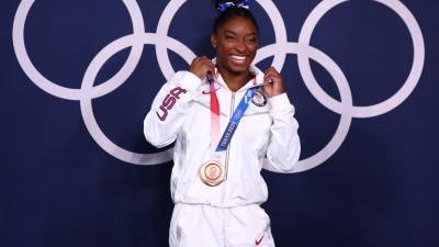 Симона Байлз - Симона Байлз вернулась на Олимпиаду и получила бронзу в упражнениях на бревне - golos-ameriki.ru - США