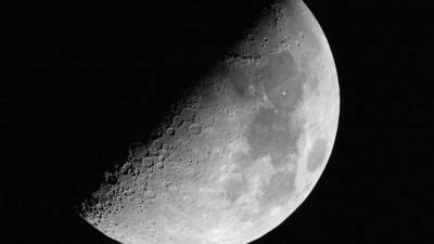 Тени на Луне могут скрывать запасы водяного льда - mir24.tv
