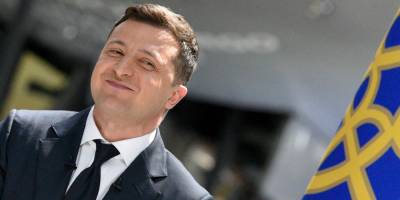 Владимир Зеленский - Петр Порошенко - Зеленский переименовал День защитника Украины в День защитника и защитниц - ruposters.ru - Украина