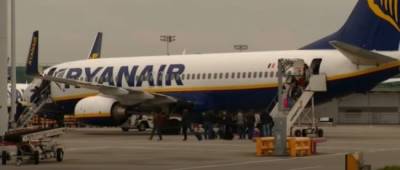 «Помахал нам средним пальцем и улетел»: самолет Ryanair снова вылетел без части пассажиров из Польши - w-n.com.ua - Польша - Болгария - Бургас - Гданьск