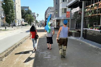 В день ВДВ в Саратове «голубые береты» не бросались в фонтаны и не посещали новый пляж - saratov.mk.ru - Саратов