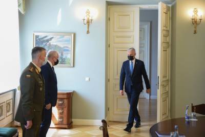 Гитанас Науседа - Арвидас Анушаускас - Президент и армия Литвы против нелегальных мигрантов - obzor.lt - Литва