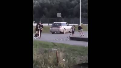 Компания сахалинцев на автомобиле вылетела на детскую площадку в Дальнем - sakhalin.info