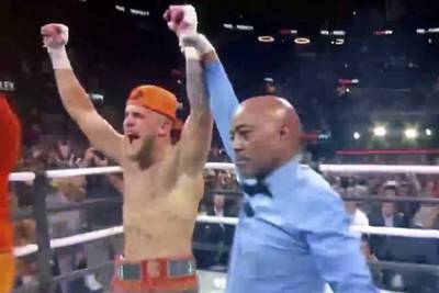 Звезда YouTube победил бывшего чемпиона UFC в боксерском поединке - lenta.ru - США - шт. Огайо