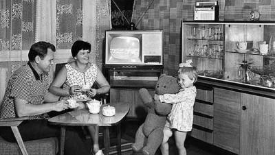 Просто купались в счастье… Пять самых стойких мифов о семейной жизни в СССР - newsland.com - Россия