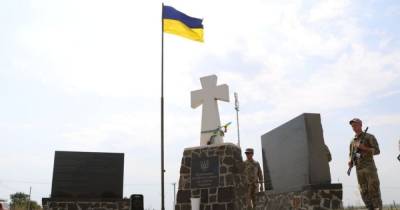 На админгранице с оккупированным Крымом открыли памятный знак — гранитное сердце (ФОТО) - dsnews.ua - Украина - Крым - Херсонская обл. - Херсонская Область