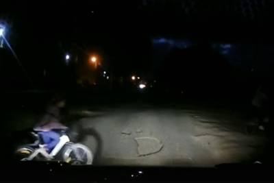 В Твери дети на велосипедах ночью чуть не угодили под машину - tver.mk.ru - Тверь