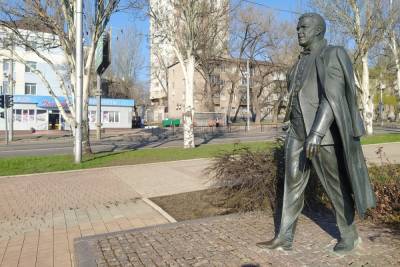 Иосиф Кобзон - Александр Рукавишников - Памятнику Иосифа Кобзона в Донецке исполнилось 18 лет - mk.ru - Москва - Донецк