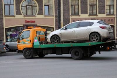 Опубликован список улиц, где будут искать нарушителей парковки - spb.mk.ru
