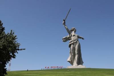 Сергей Лавров - Андрей Бочаров - Лавров и Бочаров приняли участие в передаче боевых знамен в Волгограде - volg.mk.ru - Россия - Волгоград - Волгоградская обл.