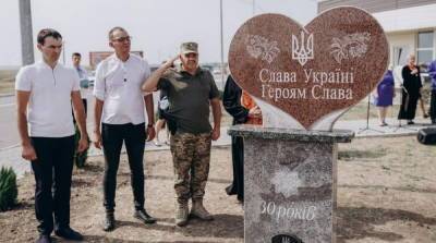 На границе с Крымом поставили «гранитное сердце» с бандеровским... - politnavigator.net - Украина - Крым - Житомирская обл. - Херсонская обл.