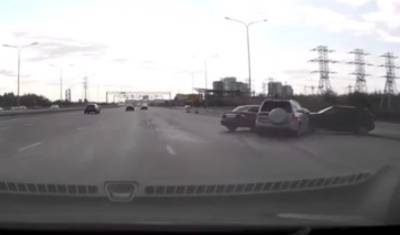 В Тюмени на Мельникайте столкнулись сразу три машины - nashgorod.ru - Тюмень