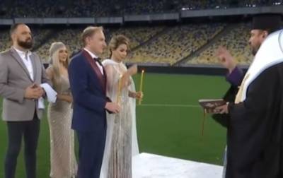 В Киеве невеста устроила венчание на стадионе - korrespondent.net - Украина - Киев - Германия