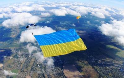 Лана Ветрова - Самый большой флаг Украины: в небе под Киевом установлен рекорд - korrespondent.net - Москва - Украина - Киев