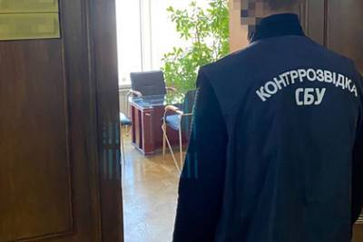 Украинские чиновники завозили в страну мигрантов под видом бизнесменов - lenta.ru - Украина