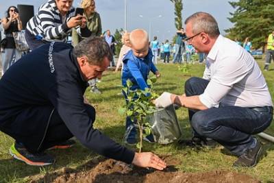Владислав Шапша - В Калуге появилась Аллея дружбы - lenta.ru - Россия - Белгород