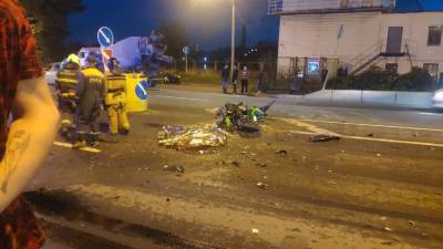 В больнице умер второй мотоциклист, врезавшийся в грузовик на Октябрьской набережной в Петербурге - ivbg.ru - Украина - Санкт-Петербург - Петербург