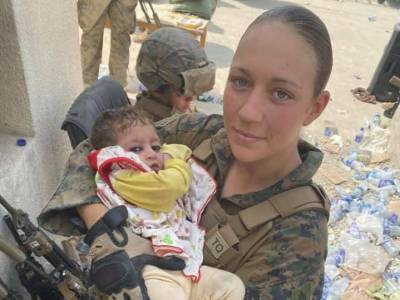 Во время теракта в Кабуле погибла 23-летняя американка, чье фото с афганским младенцем на руках стало знаменитым - gordonua.com - США - Украина - New York - Афганистан