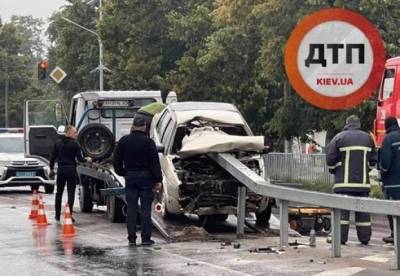 В Житомирской области отбойник проткнул авто, есть жертвы (фото) - facenews.ua - Украина - Киев - Житомирская обл.