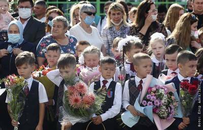 В Москве родителей школьников пустят на торжественные линейки на улице - interfax.ru - Москва - Россия - Крым