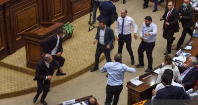 Междоусобица в парламенте Армении, или В деревне Гадюкино опять идут дожди - ru.armeniasputnik.am - Армения