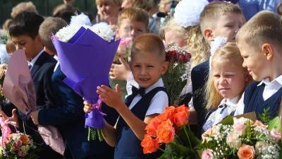 День Знаний - Торжественные линейки 1 сентября можно будет провести на улице с родителями - vm.ru - Москва
