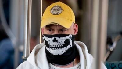 Анатолий Альтштейн - Может ли вирус оставаться на волосах и почему важно носить головные уборы? - 5-tv.ru - Россия