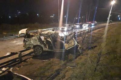 Lexus - Lexus разбился на Бугринском мосту в Новосибирске, погибли два пассажира - novos.mk.ru - Новосибирск