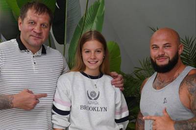 Артем Тарасов - 14-летняя дочь Александра Емельяненко выложила фото с отцом и Джиганом - lenta.ru