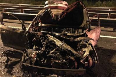 Пассажирка погибла в ДТП со сгоревшем автомобилем такси на КАД Петербурга - abnews.ru - Санкт-Петербург - Камаз