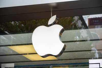 Apple первой в США подорожала до 2,5 триллиона долларов - lenta.ru - США - Саудовская Аравия