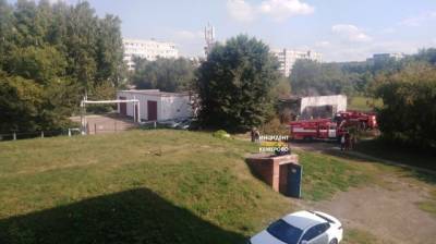 «Дымят подсобки»: очевидцы сообщили о пожаре на территории школы в Кемерове - gazeta.a42.ru - Россия - Кемеровская обл. - Кемерово