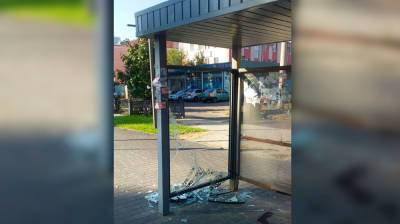 Вандалы разгромили новую остановку на Левом берегу Воронежа - vestivrn.ru - Воронеж