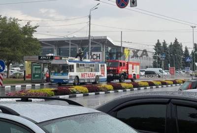 В Харькове молния ударила в троллейбус и в 100-метровый флагшток с флагом Украины - kp.ua - Украина - Киев - Херсон - Харьков
