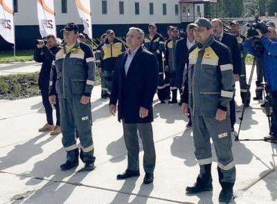 Александр Моор - Моор поздравил нефтяников месторождения «Роснефти», рядом с которым разлилась нефть - znak.com - Россия - Тюмень - Тюменская обл.