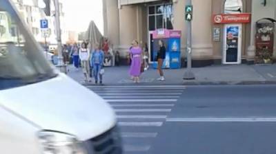 В центре Пензы водитель маршрутки не стал тормозить на красный свет - penzainform.ru - Пенза