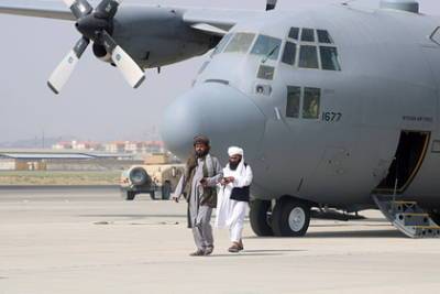 Кеннет Маккензи - Появились снимки брошенного американского C-130 в Афганистане - lenta.ru - Россия - США - Афганистан - Кабул