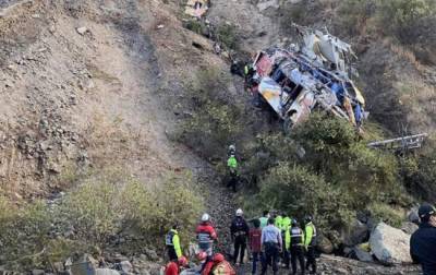 В результате падения автобуса в пропасть в Перу погибли десятки людей и мира - cursorinfo.co.il - Лима - Перу