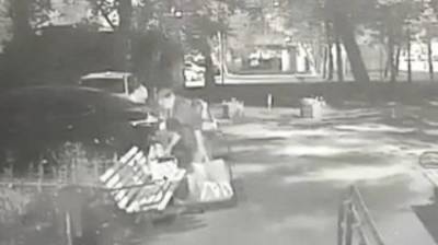 Пожилой мужчина похитил сумку женщины на юго-востоке Москвы - vm.ru - Москва