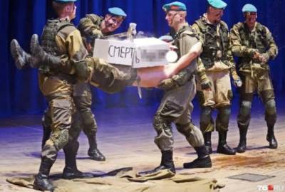 В Ярославле военно-патриотический клуб показал детям перформанс «Смерть п.….м» - znak.com - Ярославль