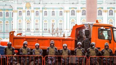 Владимир Путин - Путин утвердил единовременные выплаты военнослужащим в преддверии выборов - golos-ameriki.ru - Россия