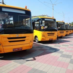 Восемь запорожских общин получили 10 новых школьных автобусов. Фото - reporter-ua.com - Запорожская обл. - Запорожье