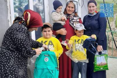 В Дагестане более 1000 детей получили школьные принадлежности в рамках акции «Собери ребенка в школу» - mirmol.ru - респ. Дагестан - Каспийск - Буйнакск
