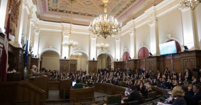 Сейм рассмотрит законопроект о праве увольнять работников без ковид-сертификатов - rus.delfi.lv - Латвия