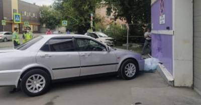 В Барнауле девушка пыталась остановить драку и задавила на авто сожителя - reendex.ru - Барнаул - Алтайский край