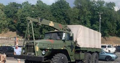 Военный грузовик протаранил несколько авто в центре Киева (ВИДЕО) - dsnews.ua - Украина - Киев