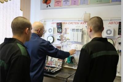 В колониях Брянщины получили новые профессии более 1600 заключенных - mk.ru - Россия - Брянская обл.