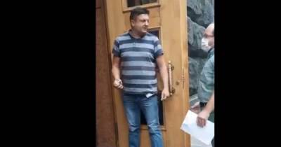 В Киеве мужчина угрожает взорвать гранату в здании Кабмина (видео) - focus.ua - Украина - Киев
