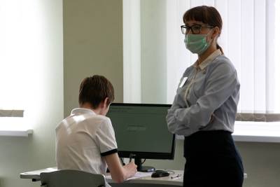 Больше половины учителей Екатеринбурга вынуждены работать на нескольких работах - znak.com - Екатеринбург